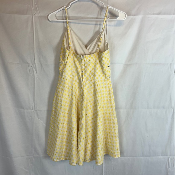 Miami White Yellow Floral Embroidered Mini Dress Size Small Eyelet - Picture 2 of 5